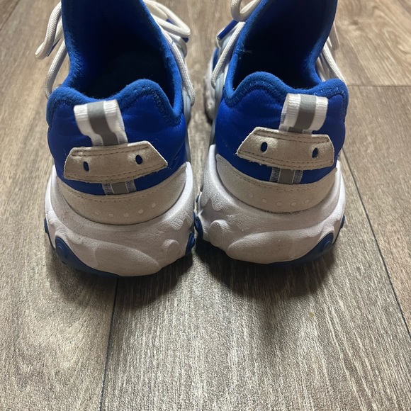 💙 Womens 8 Nike react shoes 💙 - Picture 4 of 8
